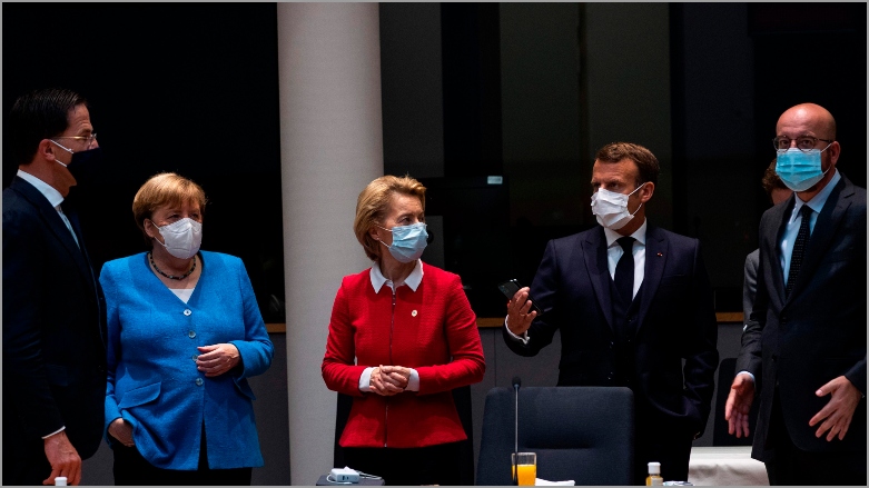  سەرکردەکانی ئەوروپا بۆ خۆپاراستن لە کۆرۆنا لە نزیک یەکدییەوە دەمامکیان بەستووە لە برۆکسل، وێنە: AFP